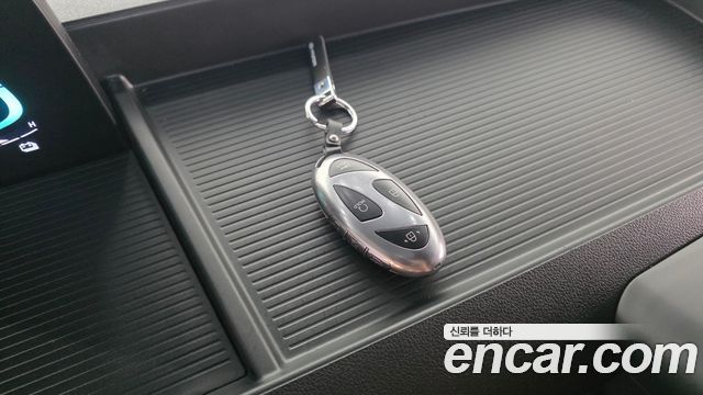 Hyundai Staria 2025 — photo 30