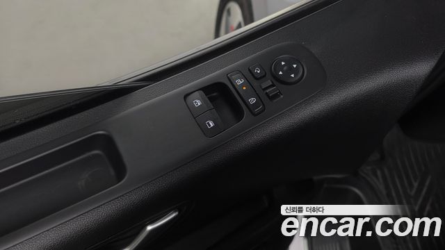 Hyundai Staria 2025 — photo 32