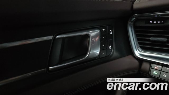 Porsche Panamera 2022 — photo 28