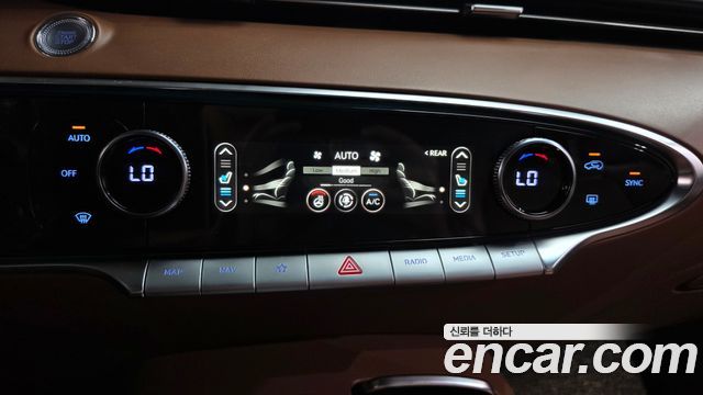 Genesis GV70 2021 — photo 26