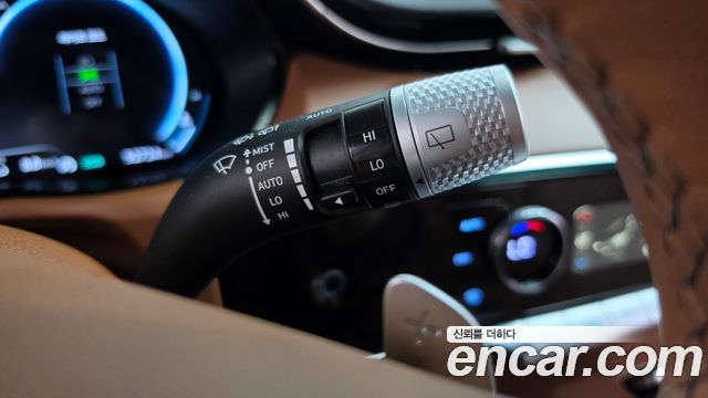 Genesis GV70 2021 — photo 28