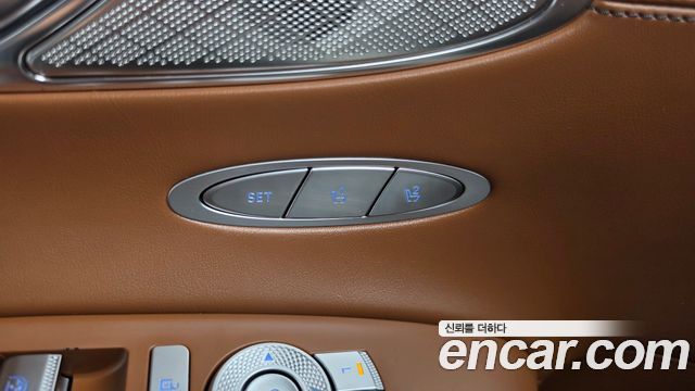 Genesis GV70 2021 — photo 32