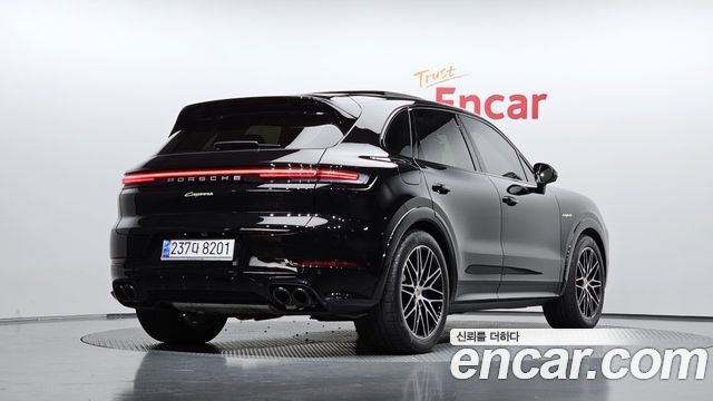 Porsche Cayenne 2025 — photo 2