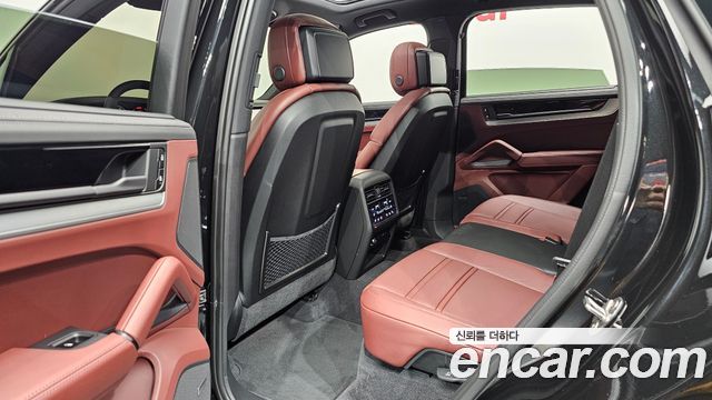 Porsche Cayenne 2025 — photo 18