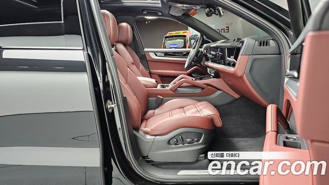 Porsche Cayenne 2025 — photo 16