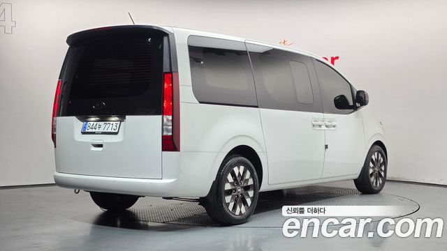 Hyundai Staria 2024 — photo 2
