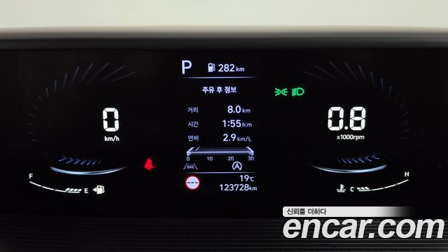 Hyundai Staria 2024 — photo 8