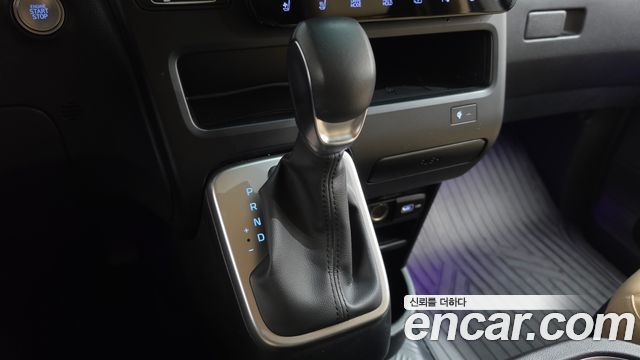 Hyundai Staria 2024 — photo 9