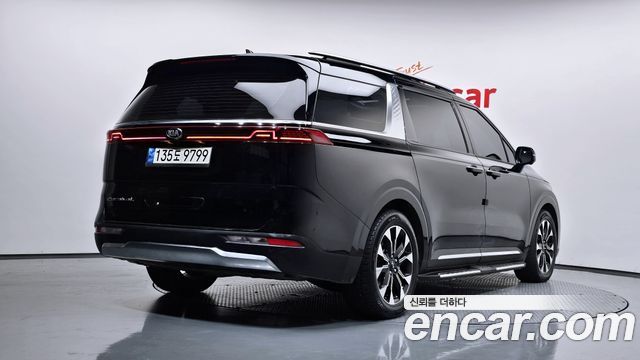Kia Canival 2021 — photo 2