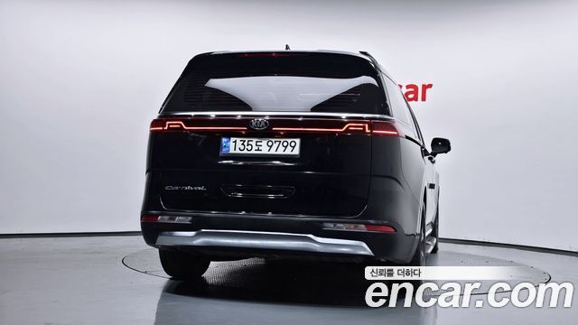 Kia Canival 2021 — photo 4