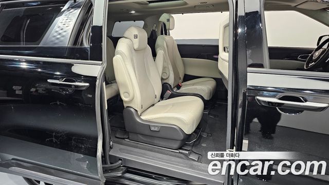 Kia Canival 2021 — photo 17