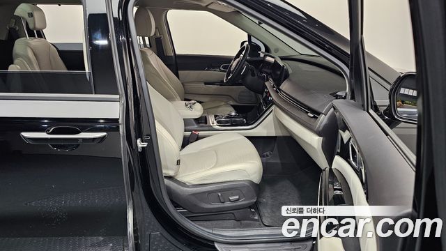 Kia Canival 2021 — photo 16