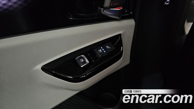 Kia Canival 2021 — photo 39