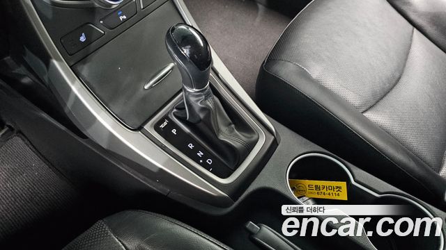 Hyundai AVANTE 2015 — photo 12