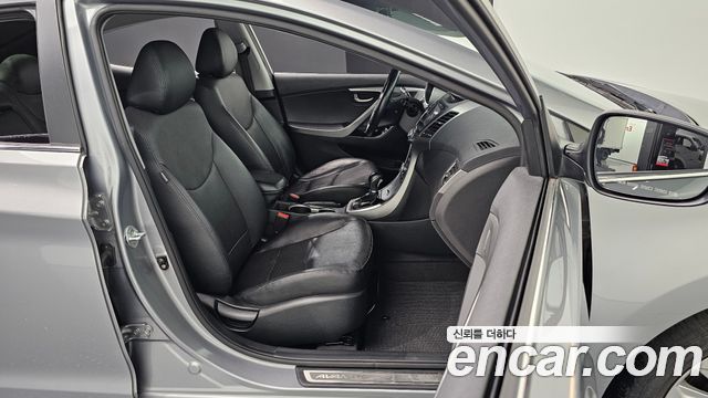 Hyundai AVANTE 2015 — photo 13