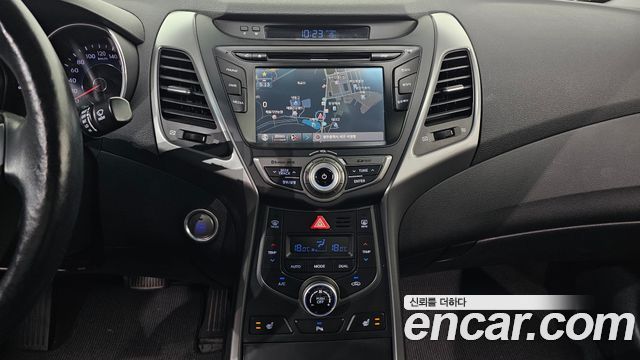 Hyundai AVANTE 2015 — photo 18
