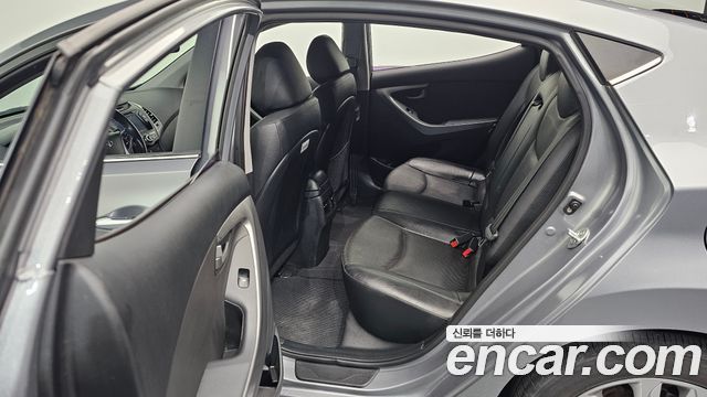 Hyundai AVANTE 2015 — photo 27