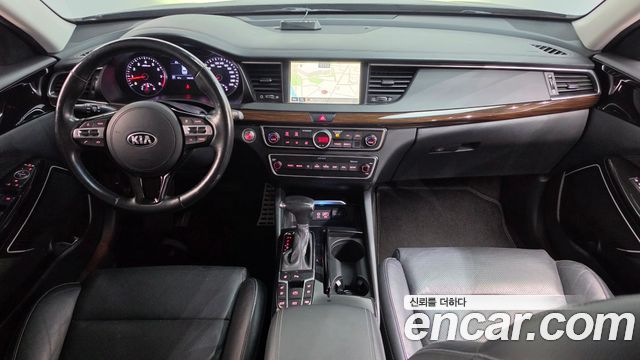Kia K7 2018 — photo 10