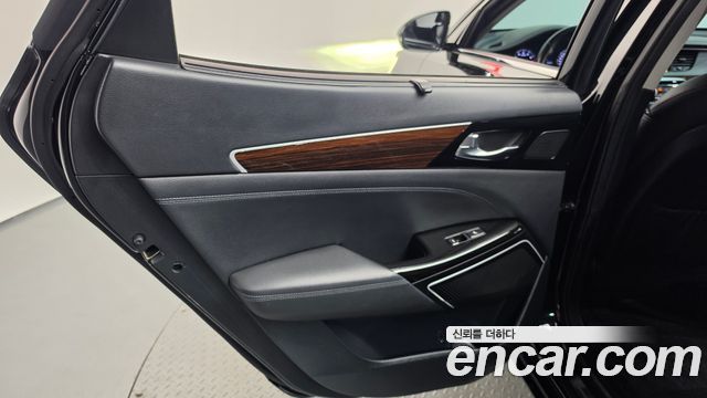 Kia K7 2018 — photo 15