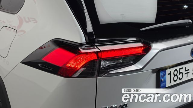 Toyota RAV4 2024 — photo 9