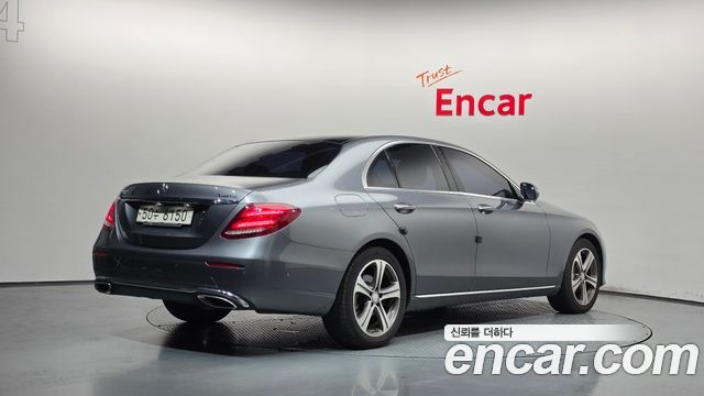 Mercedes-Benz E-Class 2017 — photo 2