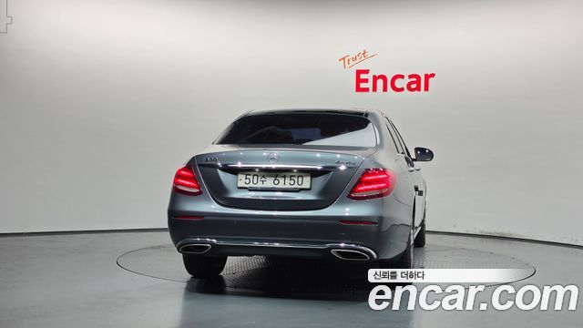 Mercedes-Benz E-Class 2017 — photo 4
