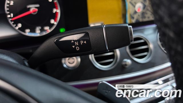 Mercedes-Benz E-Class 2017 — photo 12