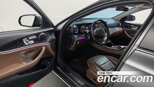 Mercedes-Benz E-Class 2017 — photo 13