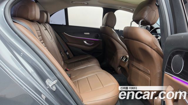 Mercedes-Benz E-Class 2017 — photo 17