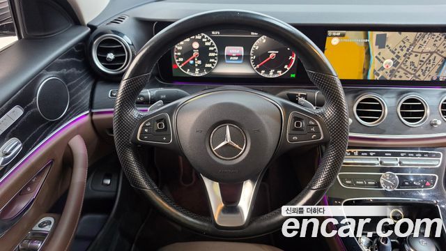 Mercedes-Benz E-Class 2017 — photo 19