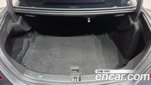 Mercedes-Benz E-Class 2017 — photo 24