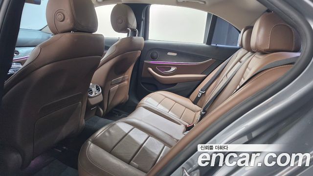Mercedes-Benz E-Class 2017 — photo 25