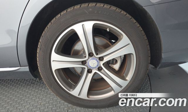 Mercedes-Benz E-Class 2017 — photo 7