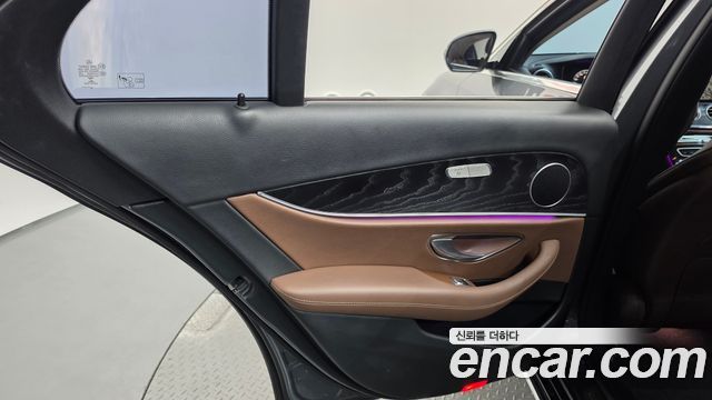 Mercedes-Benz E-Class 2017 — photo 15