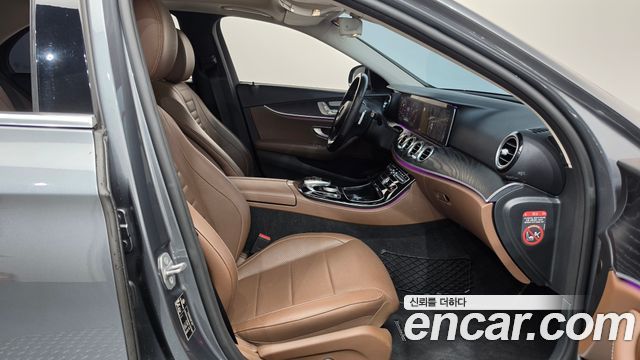Mercedes-Benz E-Class 2017 — photo 16