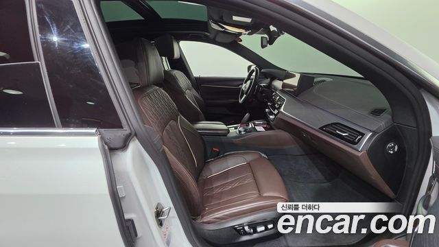 BMW Gran Turismo 2022 — photo 13