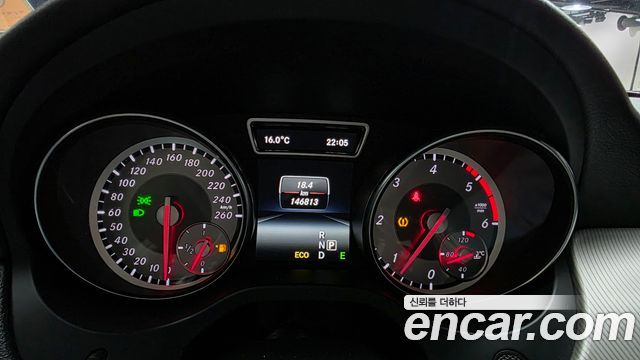 Mercedes-Benz GLA-Class 2015 — photo 8