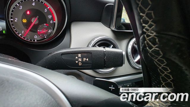 Mercedes-Benz GLA-Class 2015 — photo 9