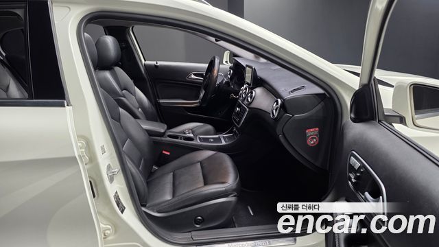 Mercedes-Benz GLA-Class 2015 — photo 11
