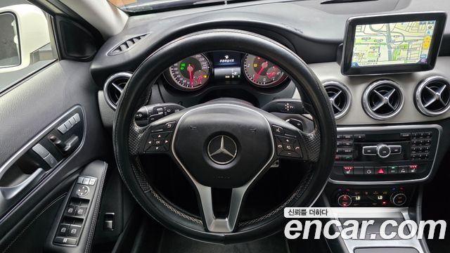 Mercedes-Benz GLA-Class 2015 — photo 13