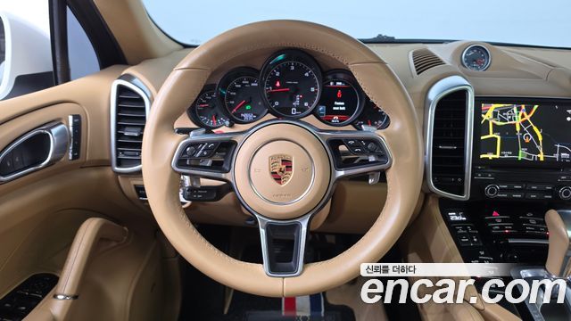 Porsche Cayenne 2017 — photo 14