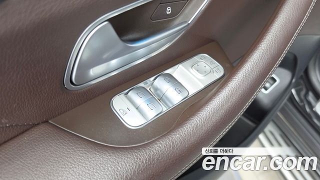 Mercedes-Benz GLS-Class 2023 — photo 28