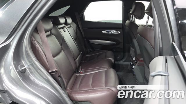 Genesis GV70 2021 — photo 18