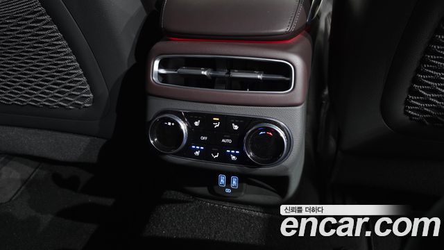 Genesis GV70 2021 — photo 24