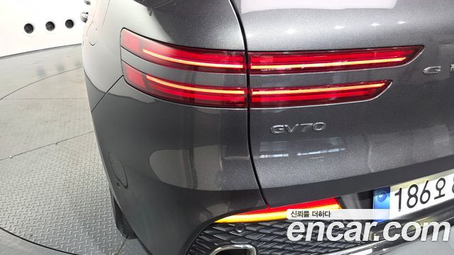 Genesis GV70 2021 — photo 9