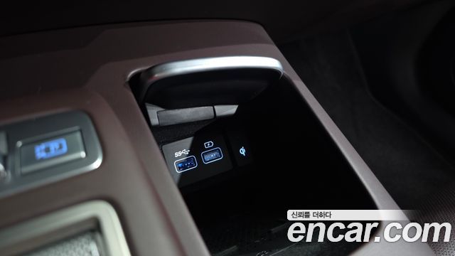Genesis GV70 2021 — photo 16