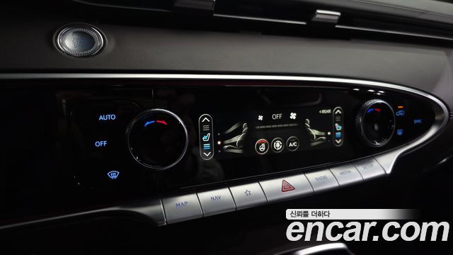 Genesis GV70 2021 — photo 31
