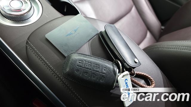 Genesis GV70 2021 — photo 32