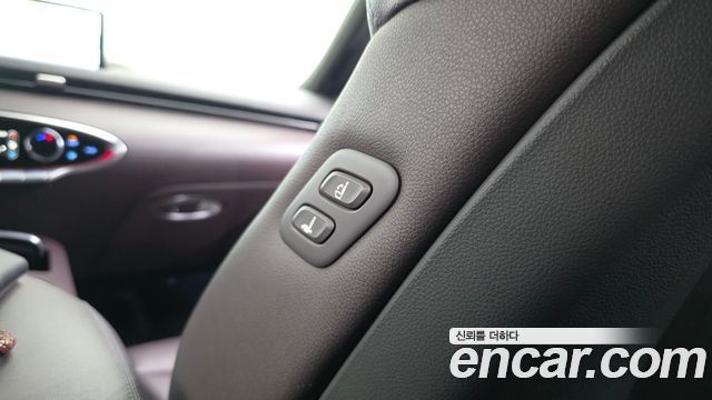 Genesis GV70 2021 — photo 34