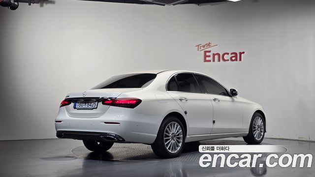 Mercedes-Benz E-Class 2023 — photo 2